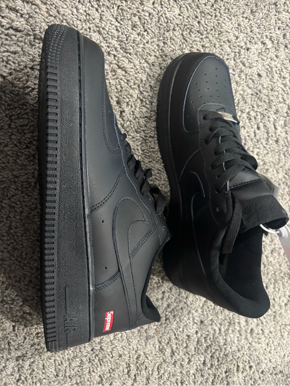 Nike Men's Black Low-Top Sneakers with Subtle Supreme Tag